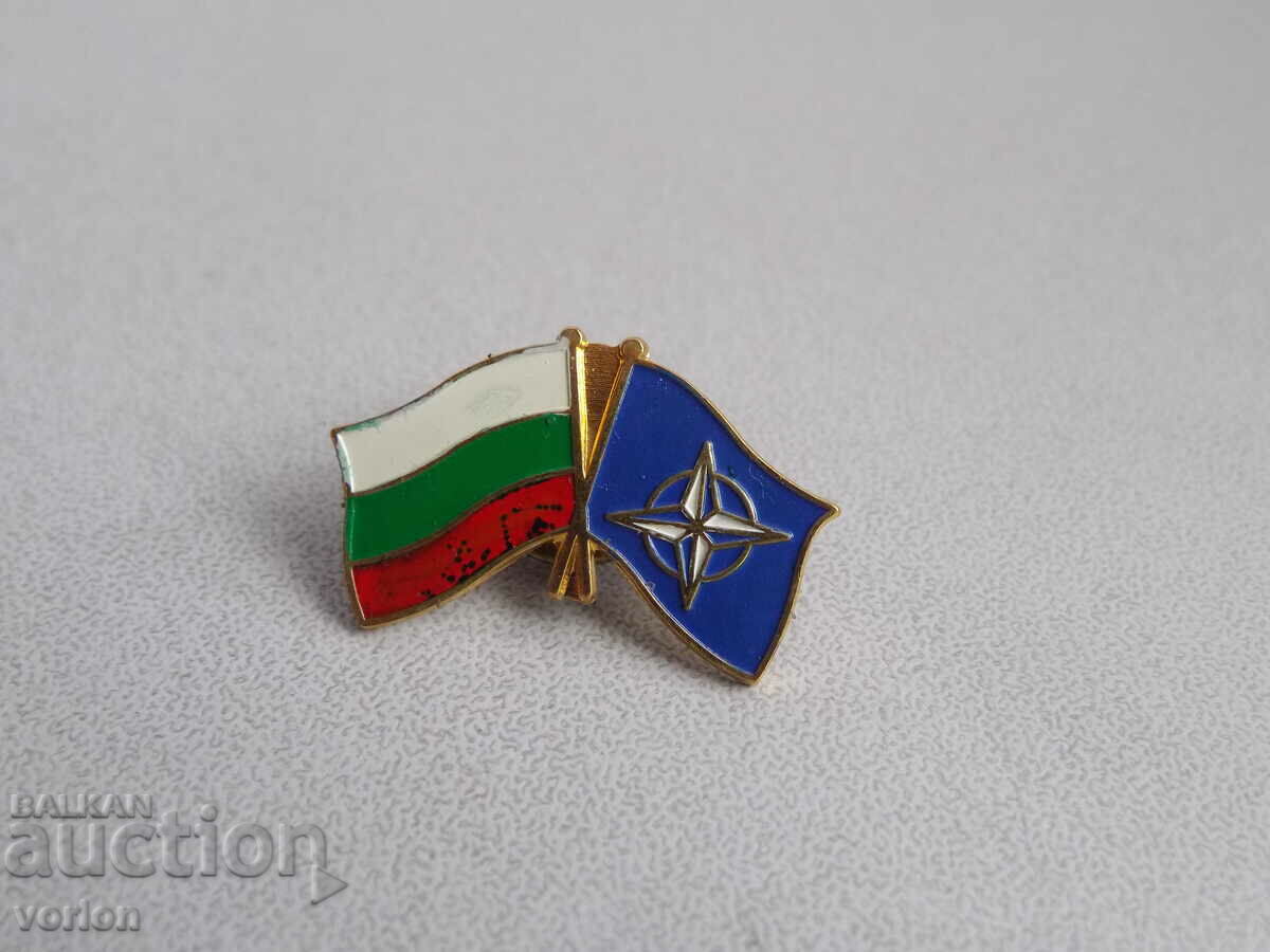 Значка: България в НАТО (знамена).