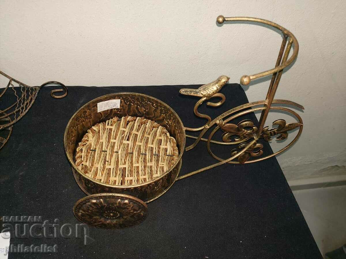 Цветарник колело ретро ! с цена 24.00 лв. | € 12.27 Цветарник колело ретро ! с цена 24.00 лв. | € 12.27