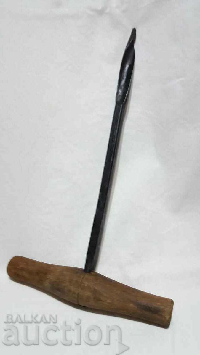 Antique rotary drill bit Antique rotary drill bit