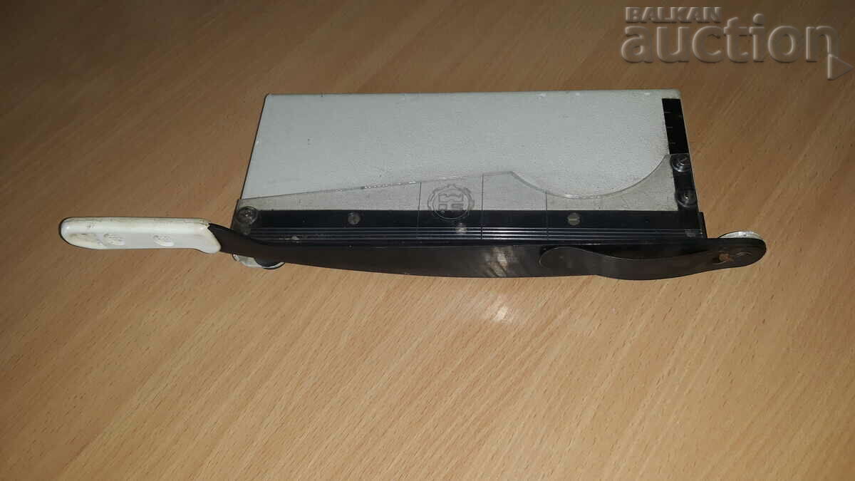 Auction vintage guillotine scissors for photos Auction vintage guillotine scissors for photos