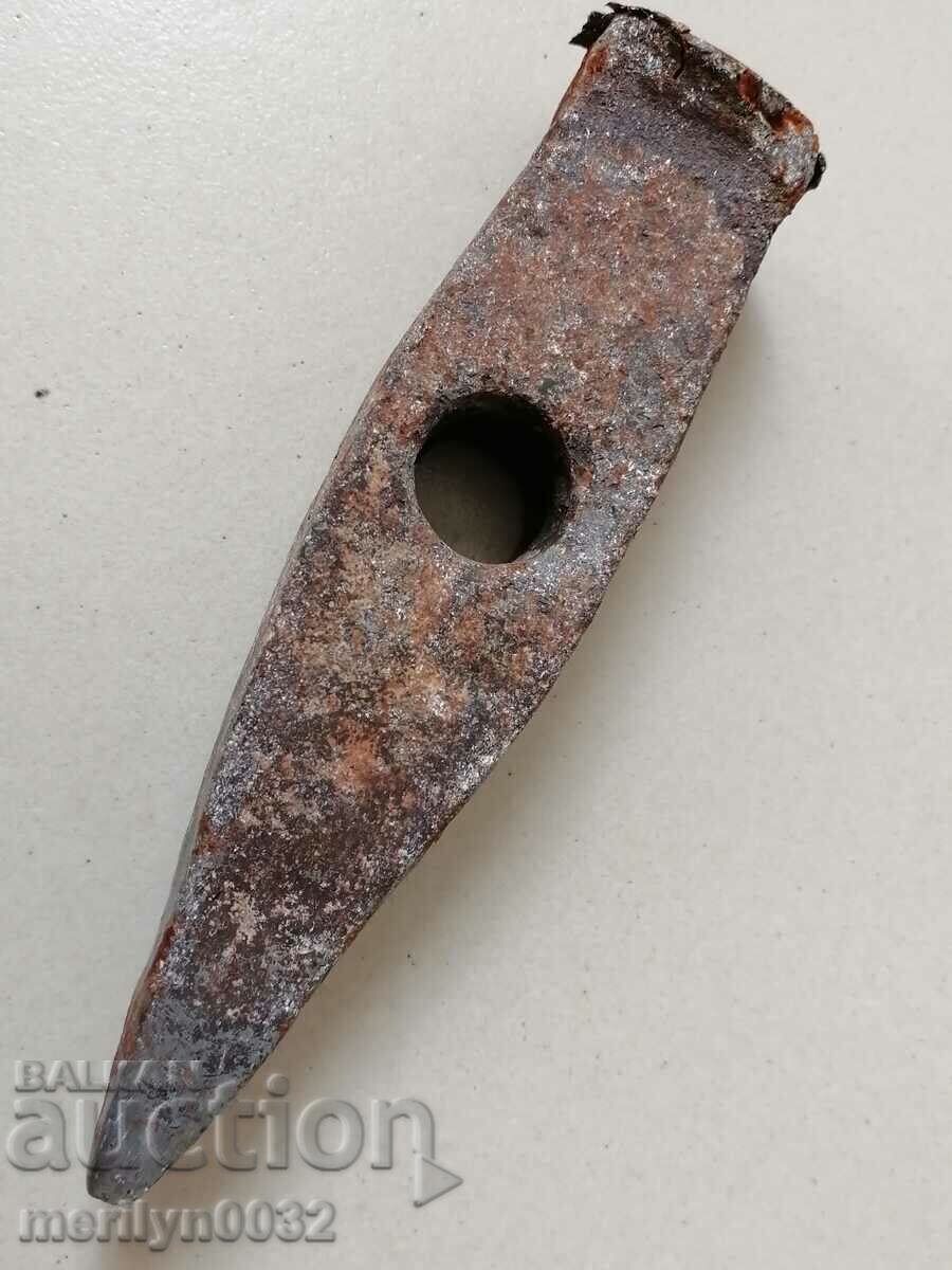 Auction A big old hammer hammer, an ax torpedo, a tornado lump Auction A big old hammer hammer, an ax torpedo, a tornado lump