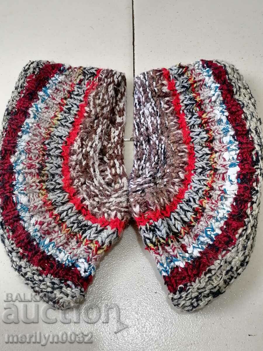 Delivery of Mominish striped slippers from cheesy, costume Delivery of Mominish striped slippers from cheesy, costume