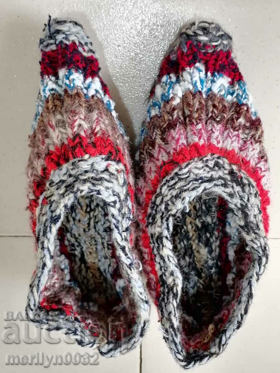 Delivery of Mominish striped slippers from cheesy, costume Delivery of Mominish striped slippers from cheesy, costume