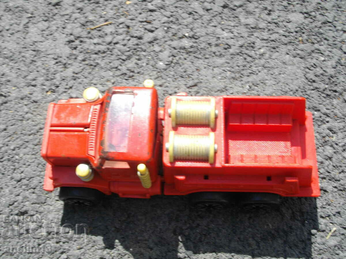 VECHI CAMION DE JUCĂRIE DIN TABLĂ cu preț € 12.00 | 23.47 BGN