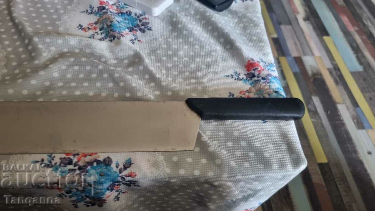 Cheese knife with price 15.00 BGN | € 7.67 Cheese knife with price 15.00 BGN | € 7.67