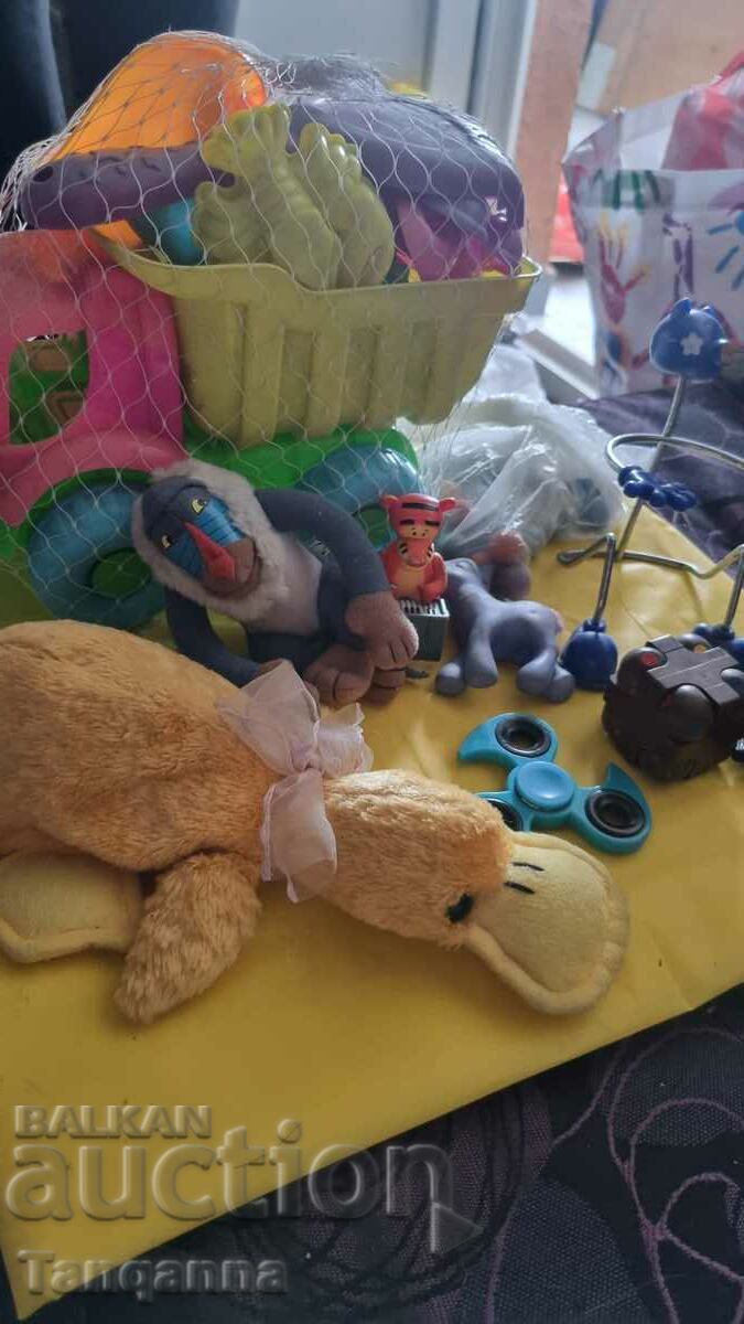 Lot of stuff with price 15.00 BGN | € 7.67