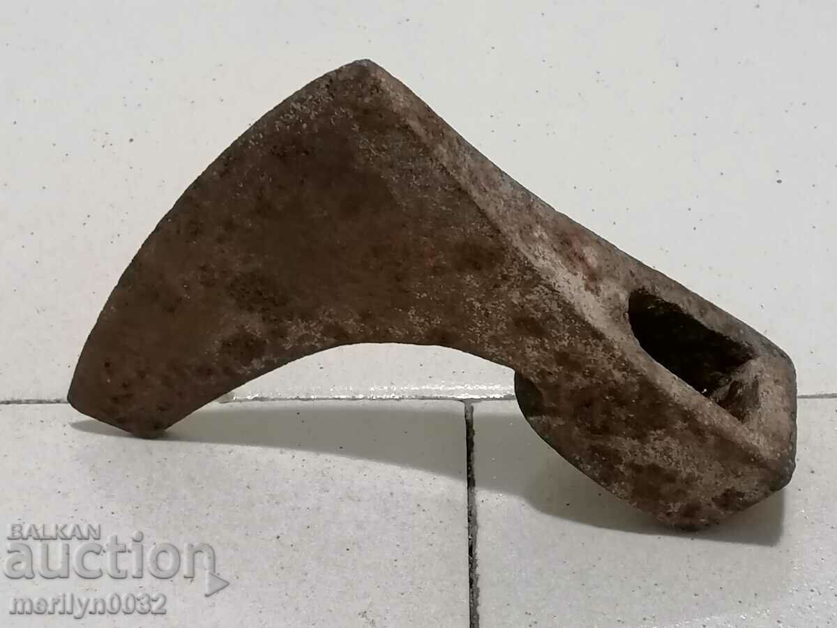 Delivery of An old ax shaft tool wrought iron Delivery of An old ax shaft tool wrought iron