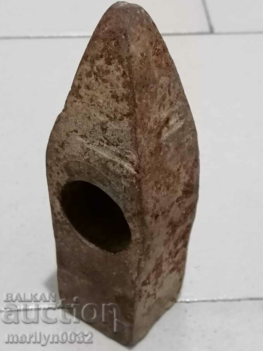 Auction  An old stone hammer, a tool, a kink