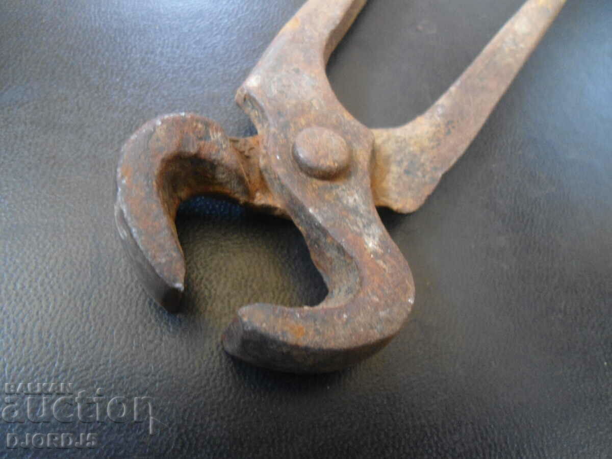 Auction Old pliers Auction Old pliers