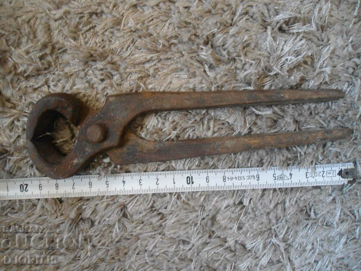 Delivery of Old pliers Delivery of Old pliers