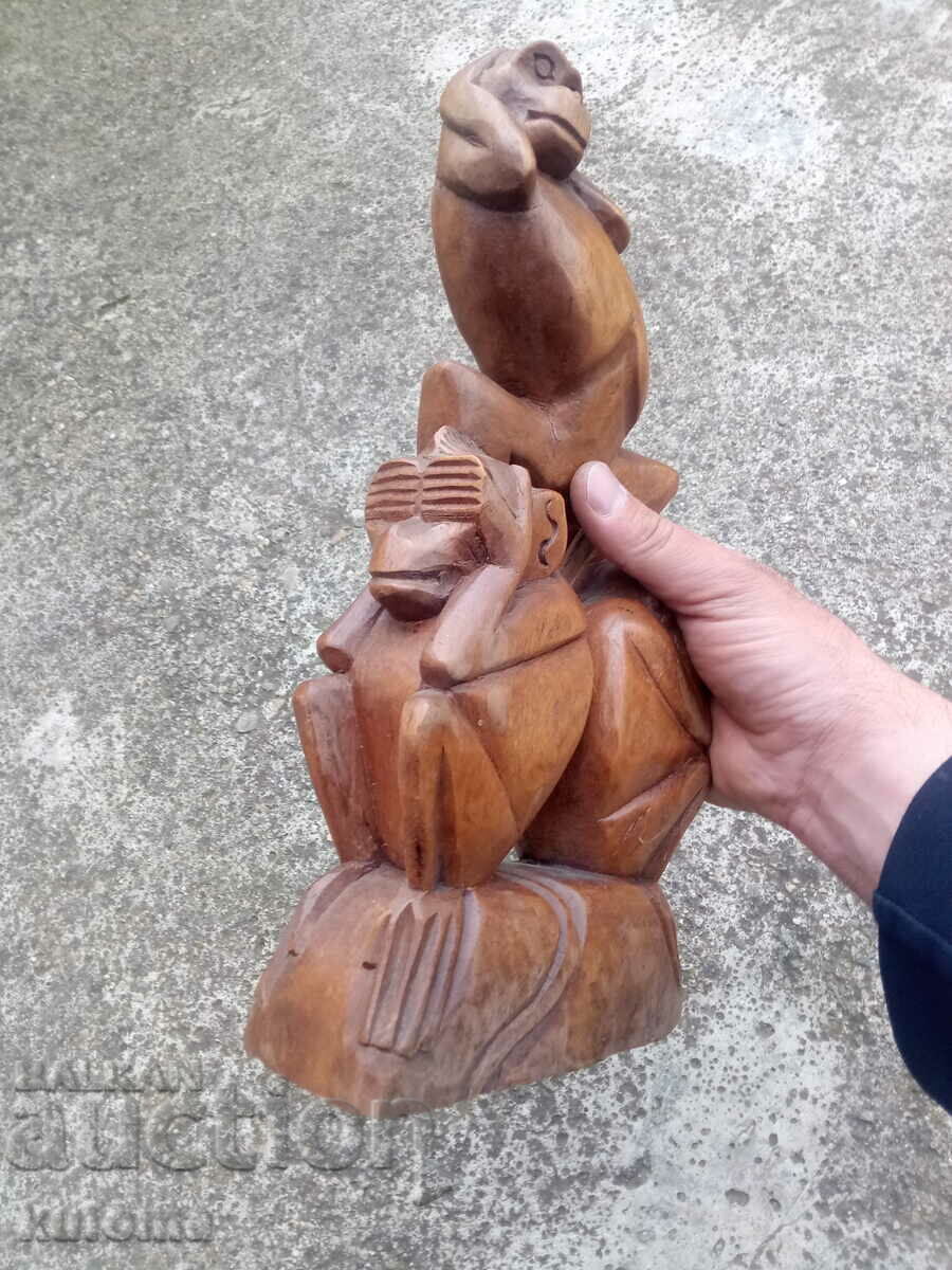 Delivery of The three monkeys heard us, saw us, understood us