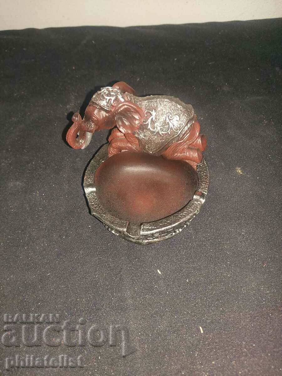 scrumieră! cu preț 9.00 BGN | € 4.60 scrumieră! cu preț 9.00 BGN | € 4.60