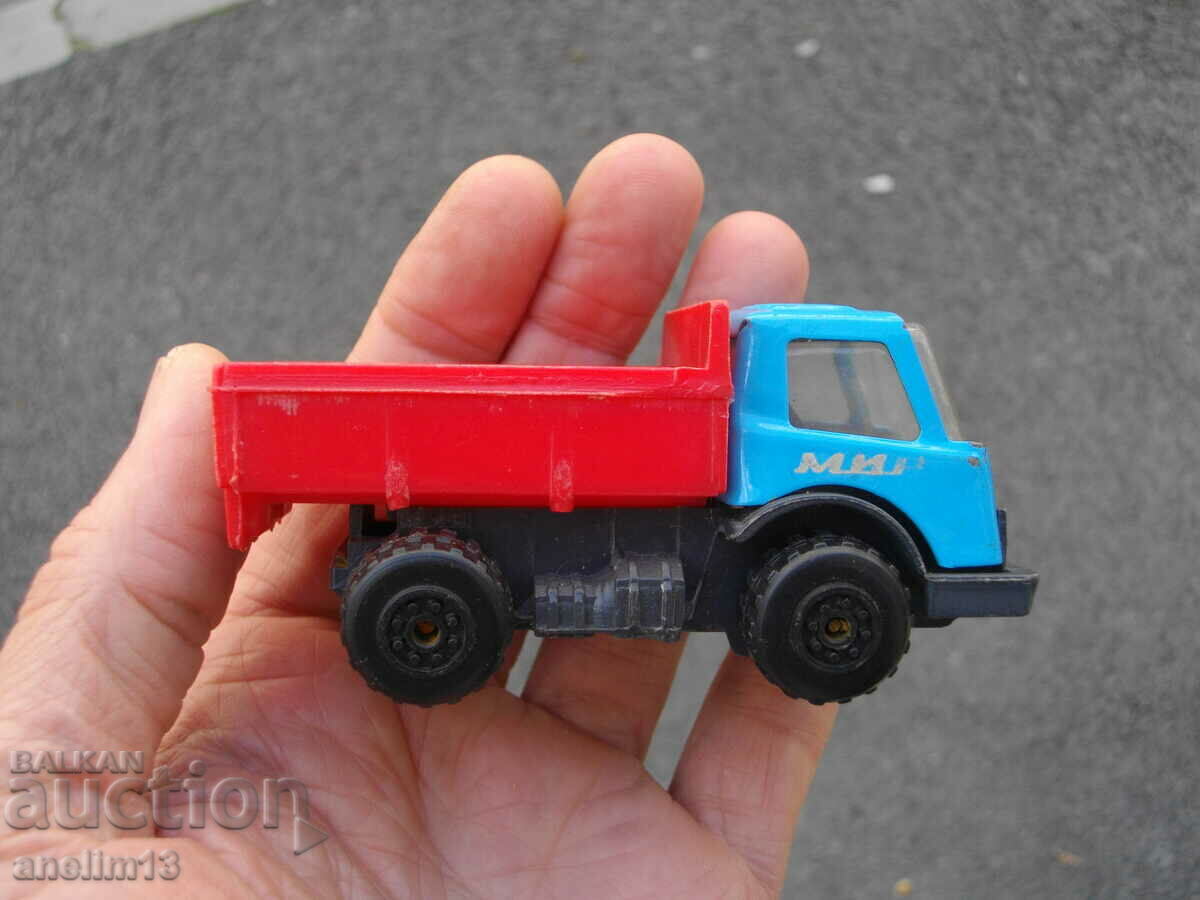 СТАРА ЛАМАРИНЕНА ИГРАЧКА КАМИОНЧЕ МИР с цена € 12.00 | 23.47 лв.