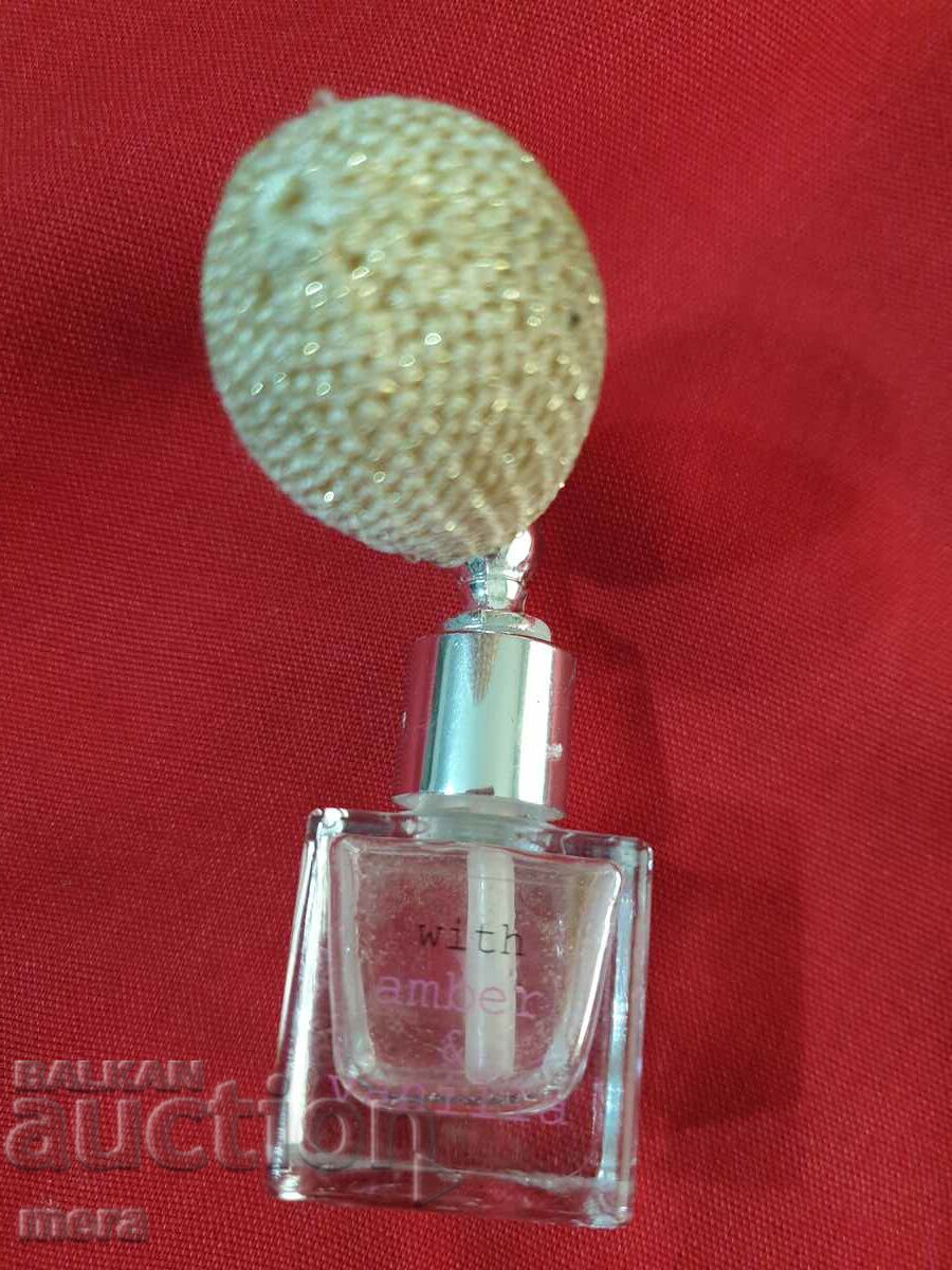 Glass perfume bottle with atomizer with price 30.00 BGN | € 15.34 Glass perfume bottle with atomizer with price 30.00 BGN | € 15.34