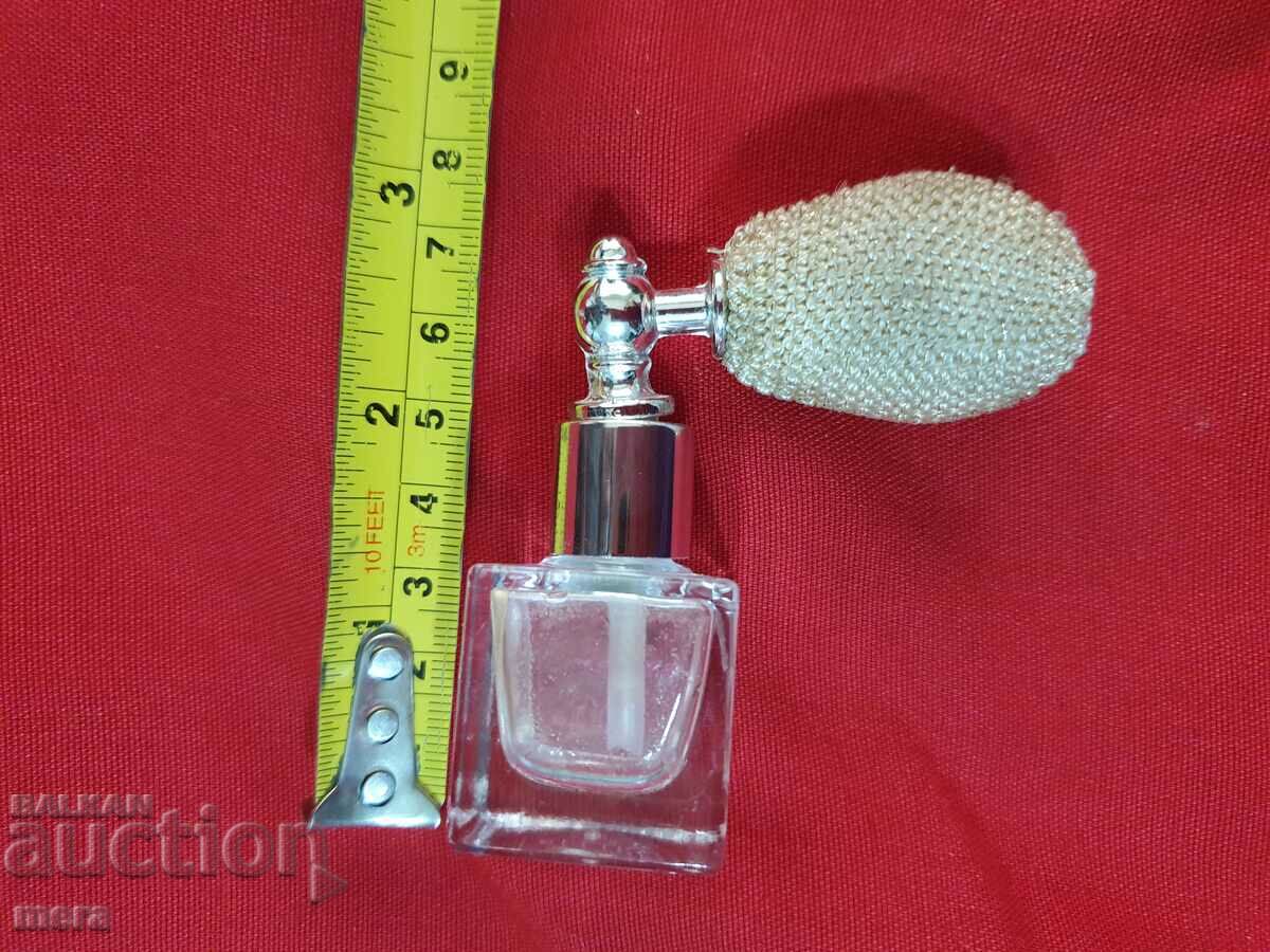 Delivery of Glass perfume bottle with atomizer Delivery of Glass perfume bottle with atomizer