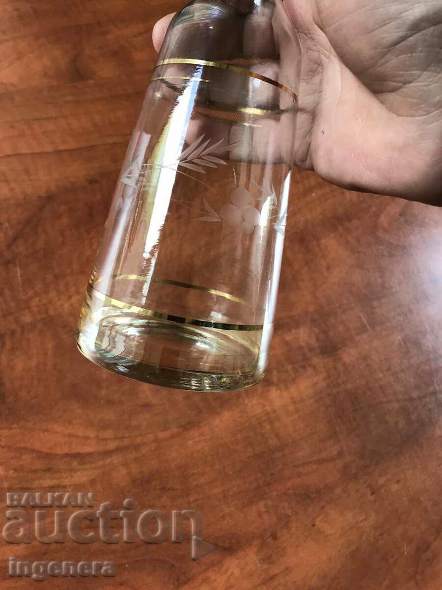 Delivery of CARAFE BOTTLE FROM SOCA THIN-WALLED ENGRAVED GOLD Delivery of CARAFE BOTTLE FROM SOCA THIN-WALLED ENGRAVED GOLD