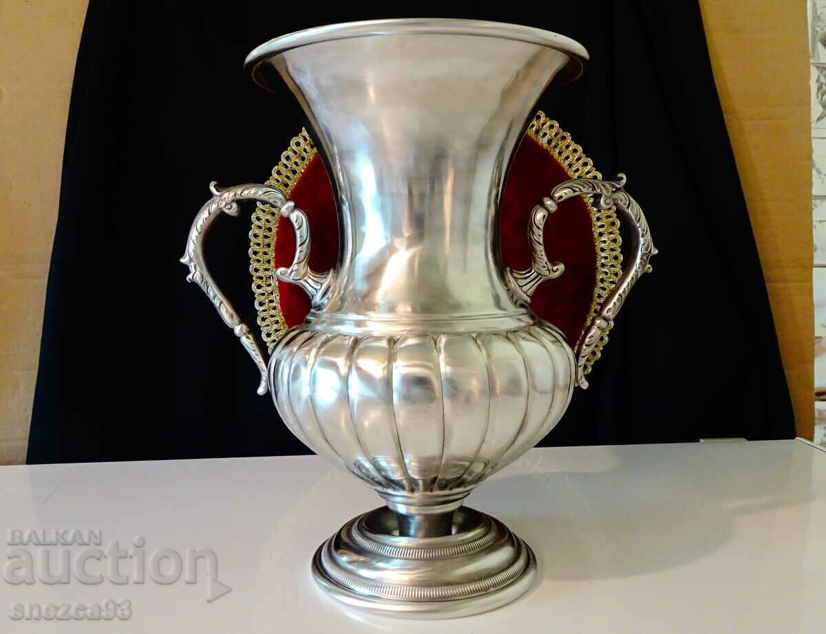 Ваза от калай в стил Ампир 1.1 кг. Ваза от калай в стил Ампир 1.1 кг.