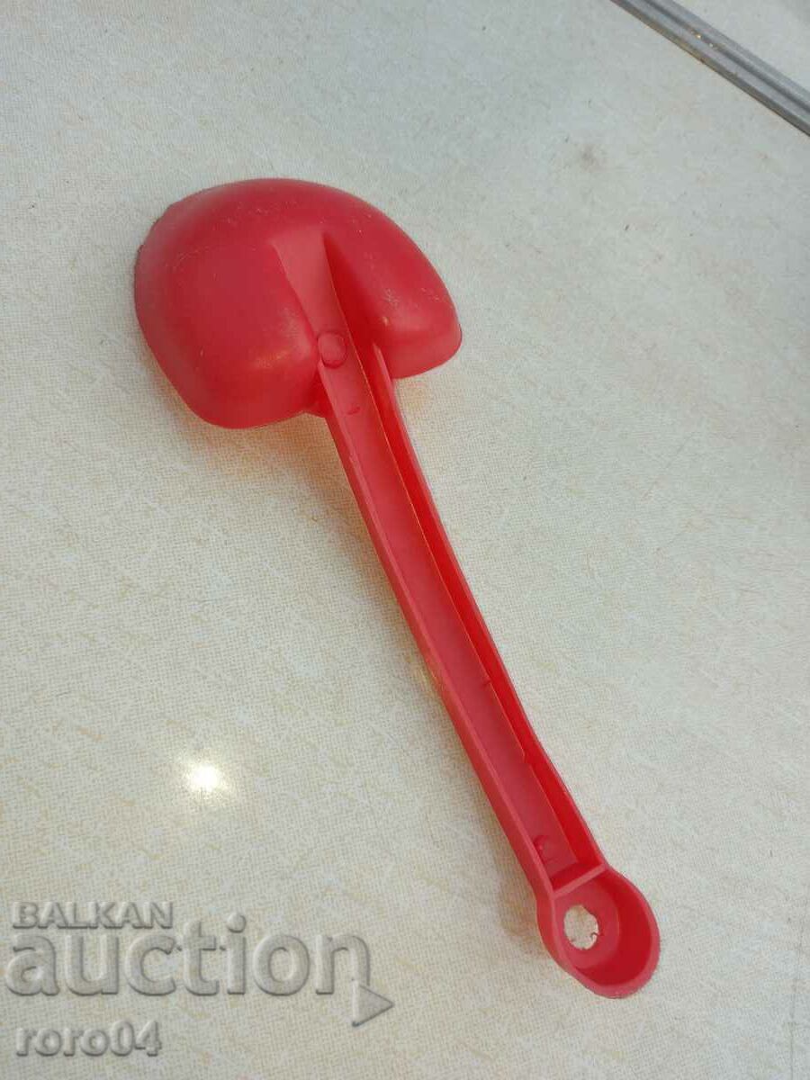 CHILDREN'S SHOVEL - SOC. - NRB with price 10.00 BGN | € 5.11 CHILDREN'S SHOVEL - SOC. - NRB with price 10.00 BGN | € 5.11