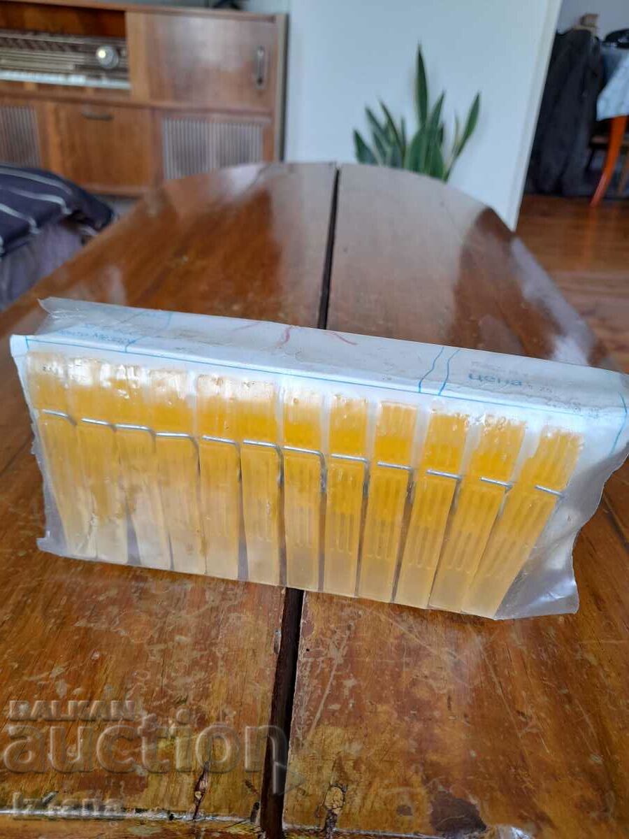 Delivery of Old plastic laundry clips