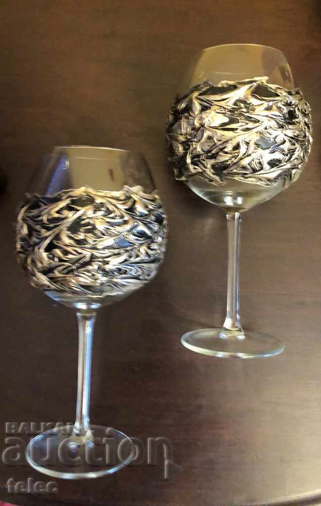 Две сватбени чаши с метален обков