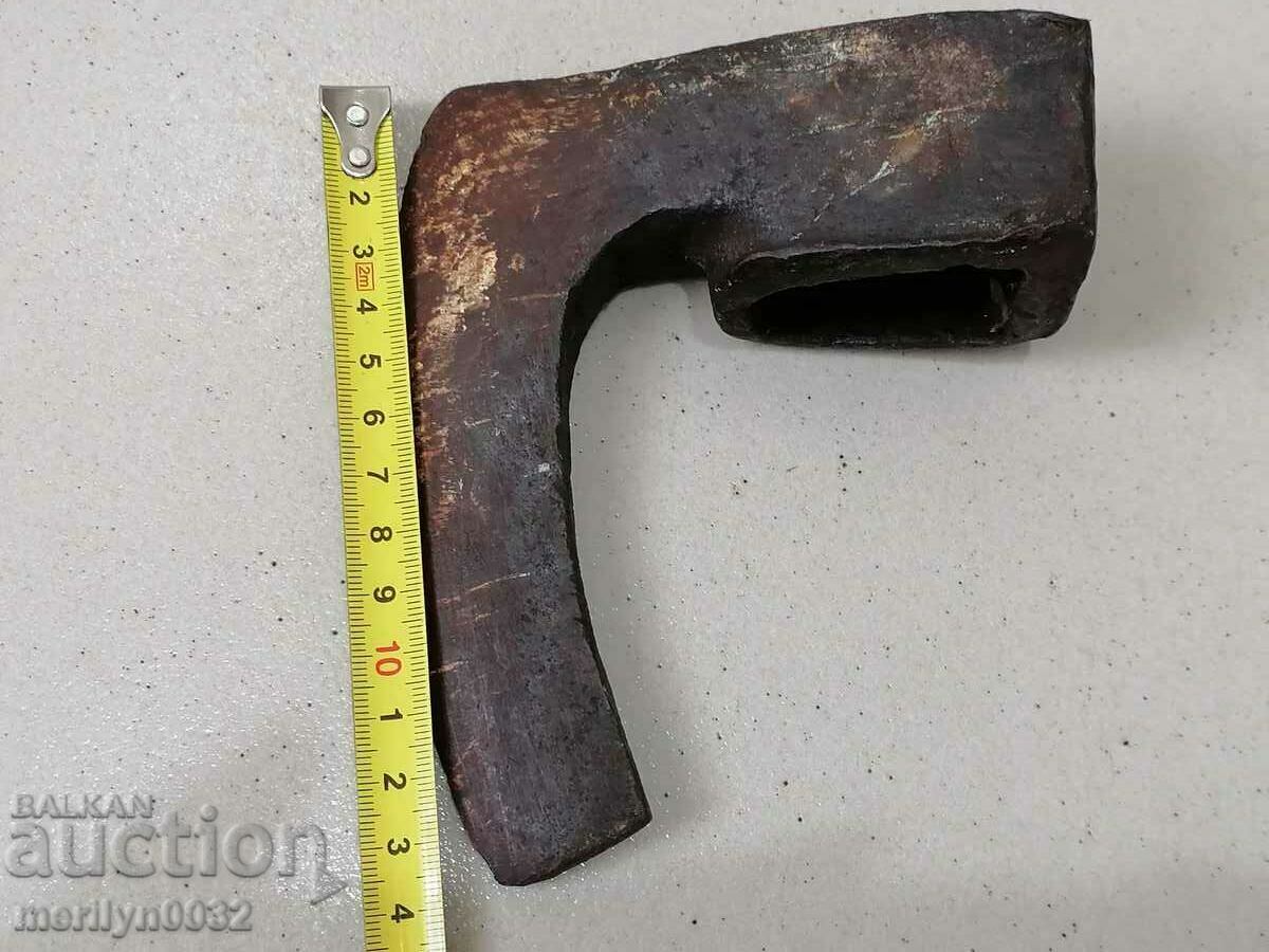 Delivery of An old ax shaft tool wrought iron Delivery of An old ax shaft tool wrought iron