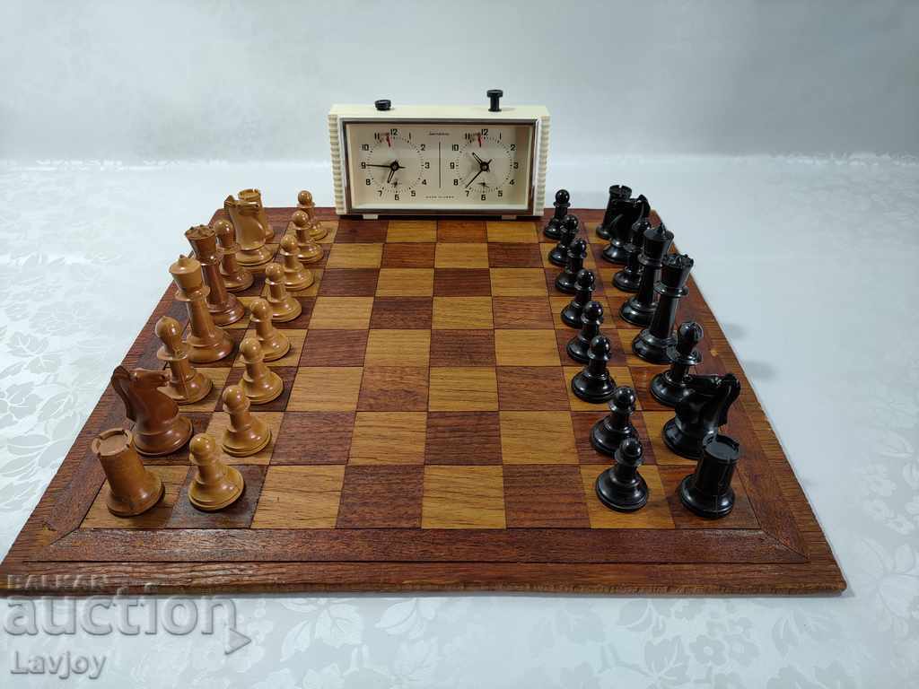 Șah complet - Ceas - Forme - Tablă cu preț 120.00 BGN | € 61.36