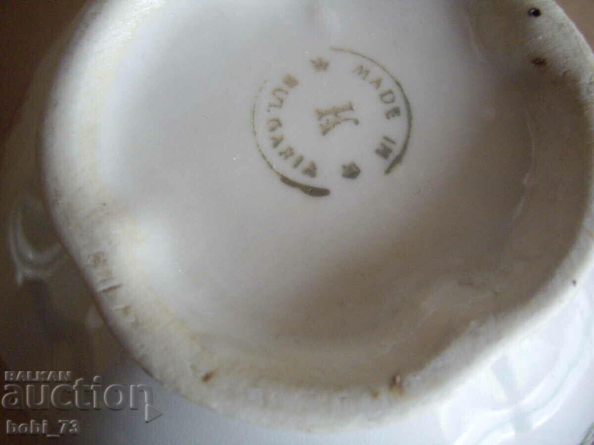 Auction Porcelain sugar bowl. Auction Porcelain sugar bowl.