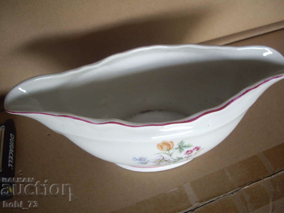 Porcelain, maybe a saucer. with price 10.00 BGN | € 5.11 Porcelain, maybe a saucer. with price 10.00 BGN | € 5.11