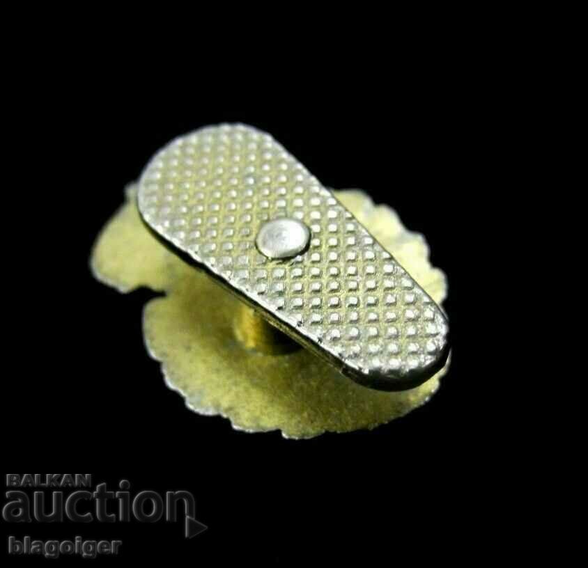 Auction OLD SOCCER BADGE- MALLORCA SPAIN- BUTTONELLA Auction OLD SOCCER BADGE- MALLORCA SPAIN- BUTTONELLA