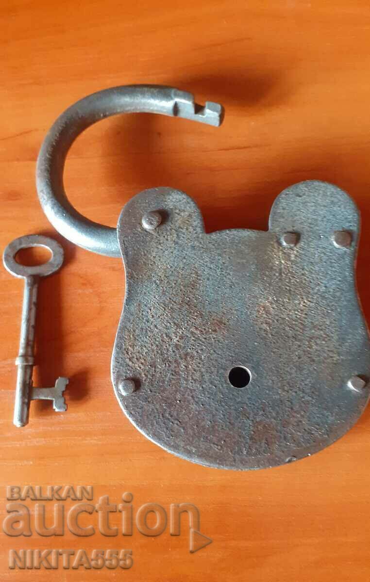 Auction A rare large padlock from the 1920s-30s Auction A rare large padlock from the 1920s-30s