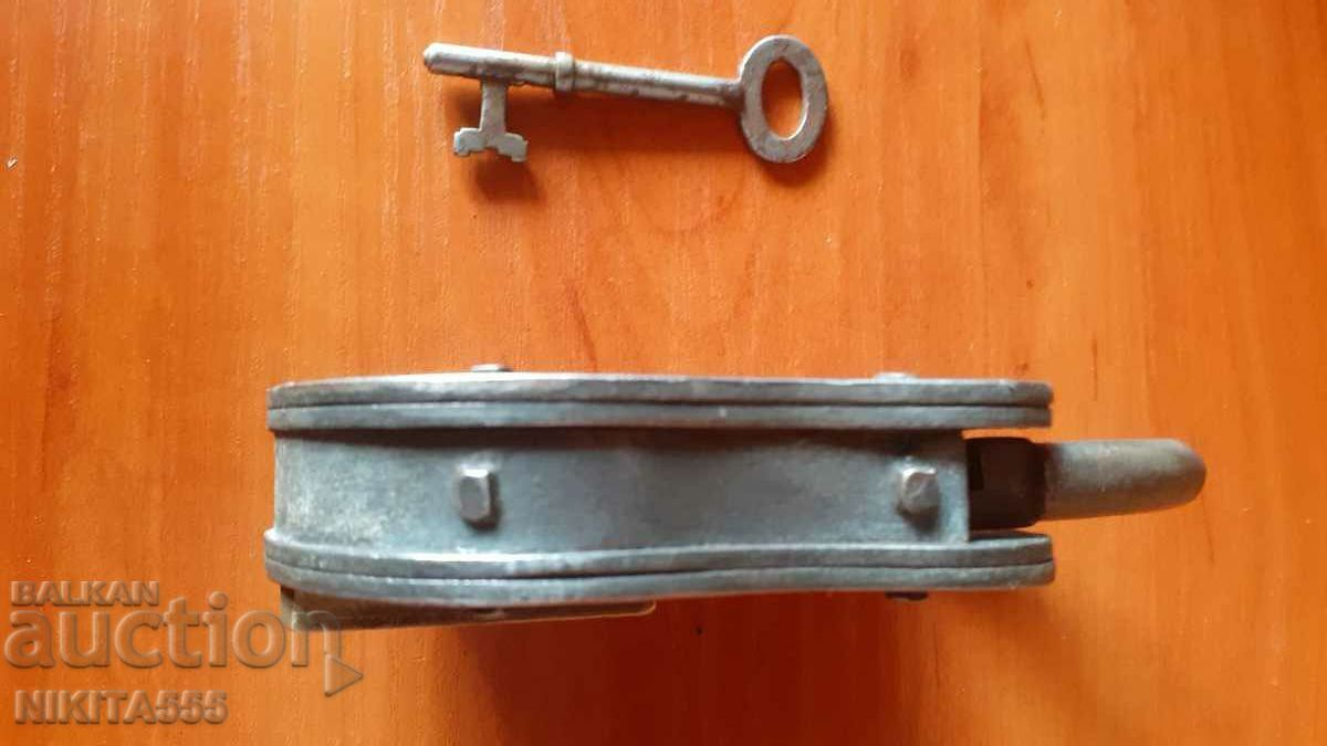 A rare large padlock from the 1920s-30s - 6 A rare large padlock from the 1920s-30s - 6