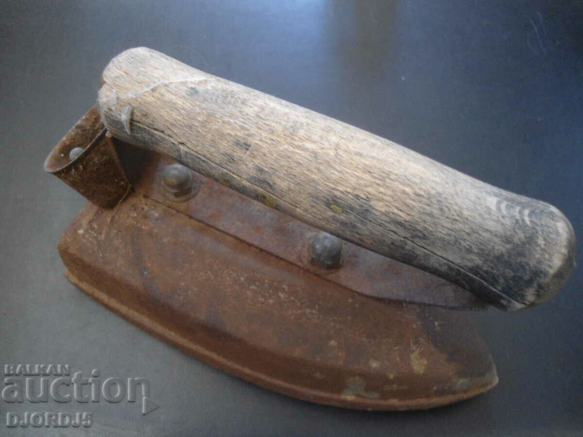 old iron with price 9.00 BGN | € 4.60 old iron with price 9.00 BGN | € 4.60