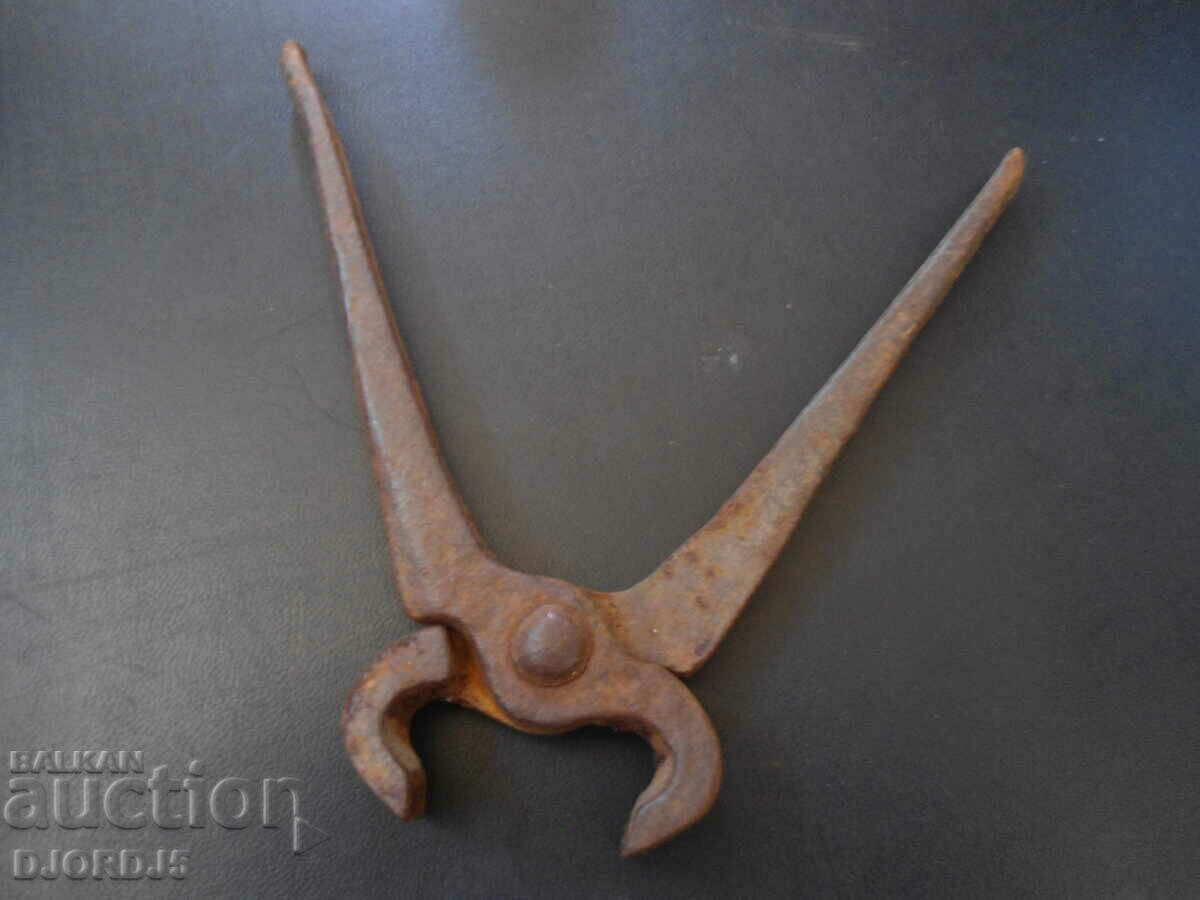 Old pliers with price 3.00 BGN | € 1.53 Old pliers with price 3.00 BGN | € 1.53