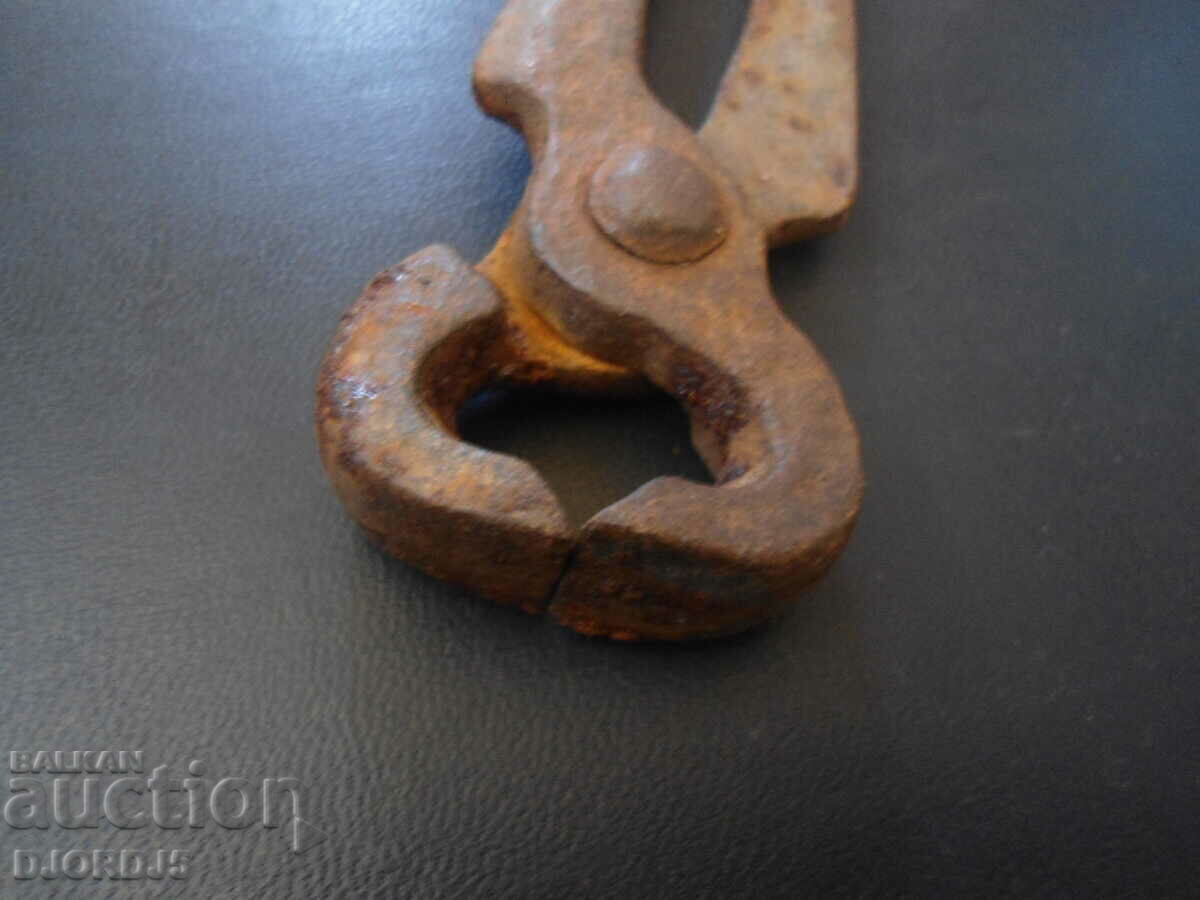 Auction Old pliers Auction Old pliers