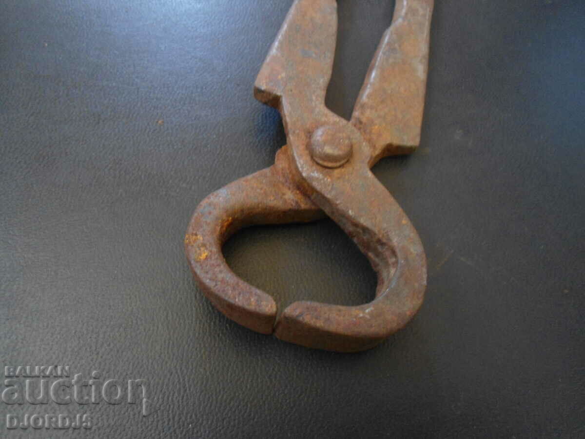 Auction Old pliers Auction Old pliers