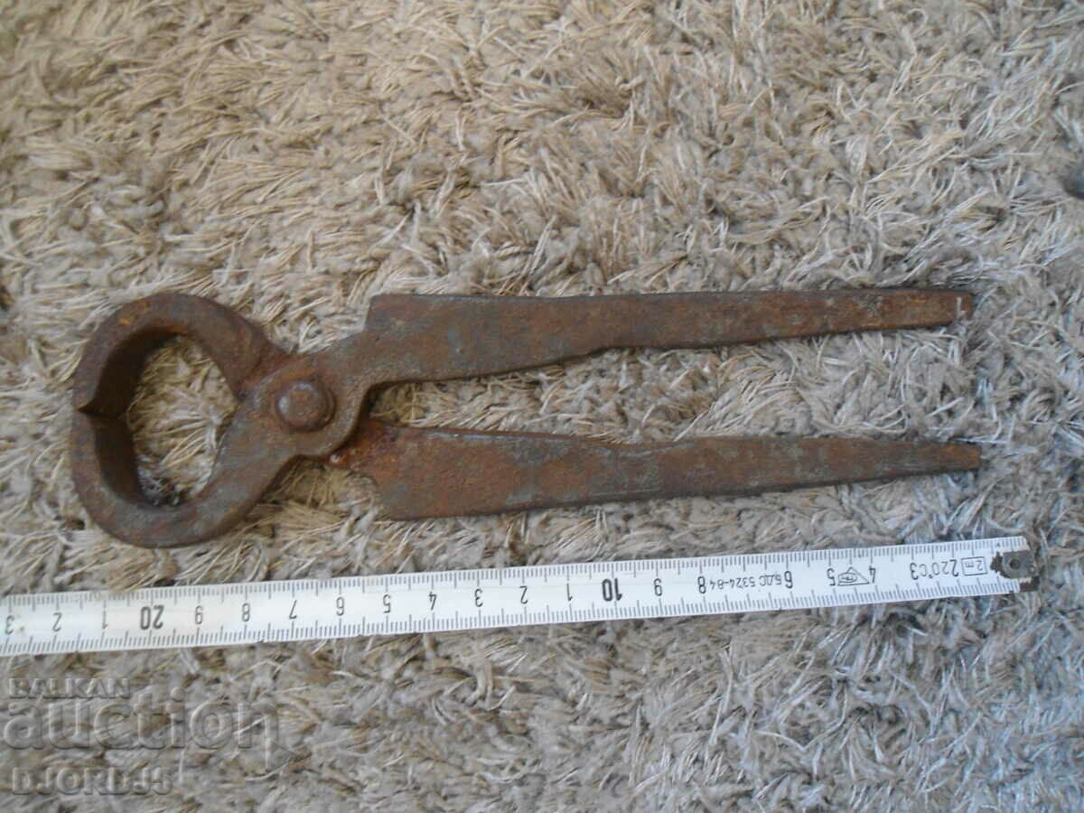 Delivery of Old pliers Delivery of Old pliers