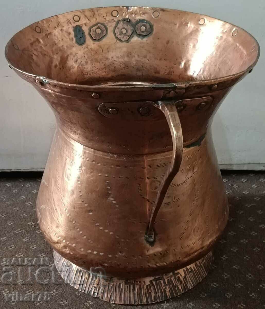A large solid copper vessel with price 279.99 BGN | € 143.16 A large solid copper vessel with price 279.99 BGN | € 143.16