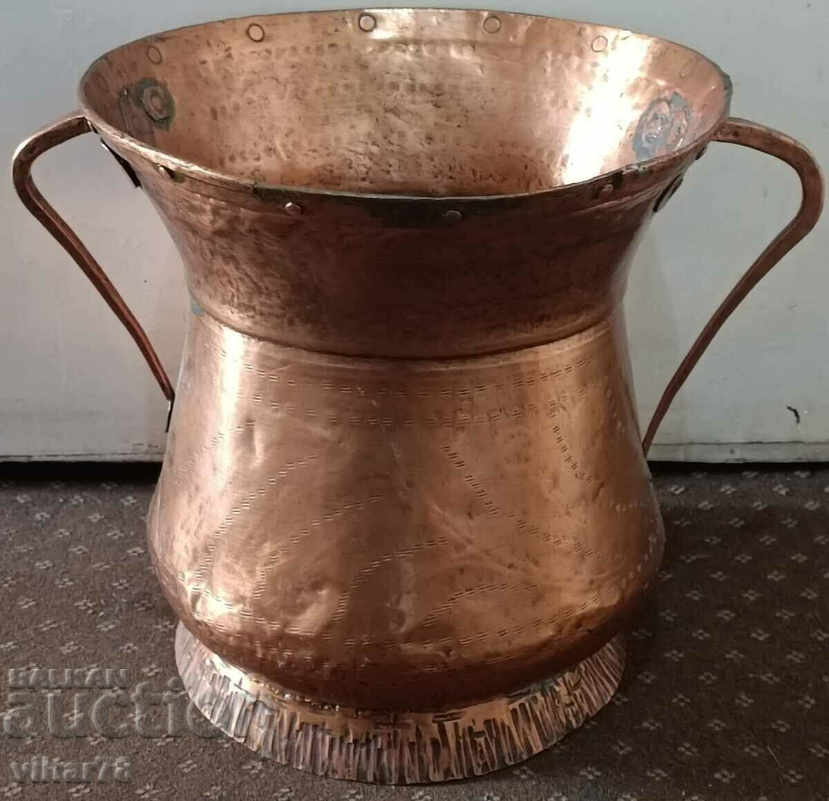 A large solid copper vessel - 5 A large solid copper vessel - 5