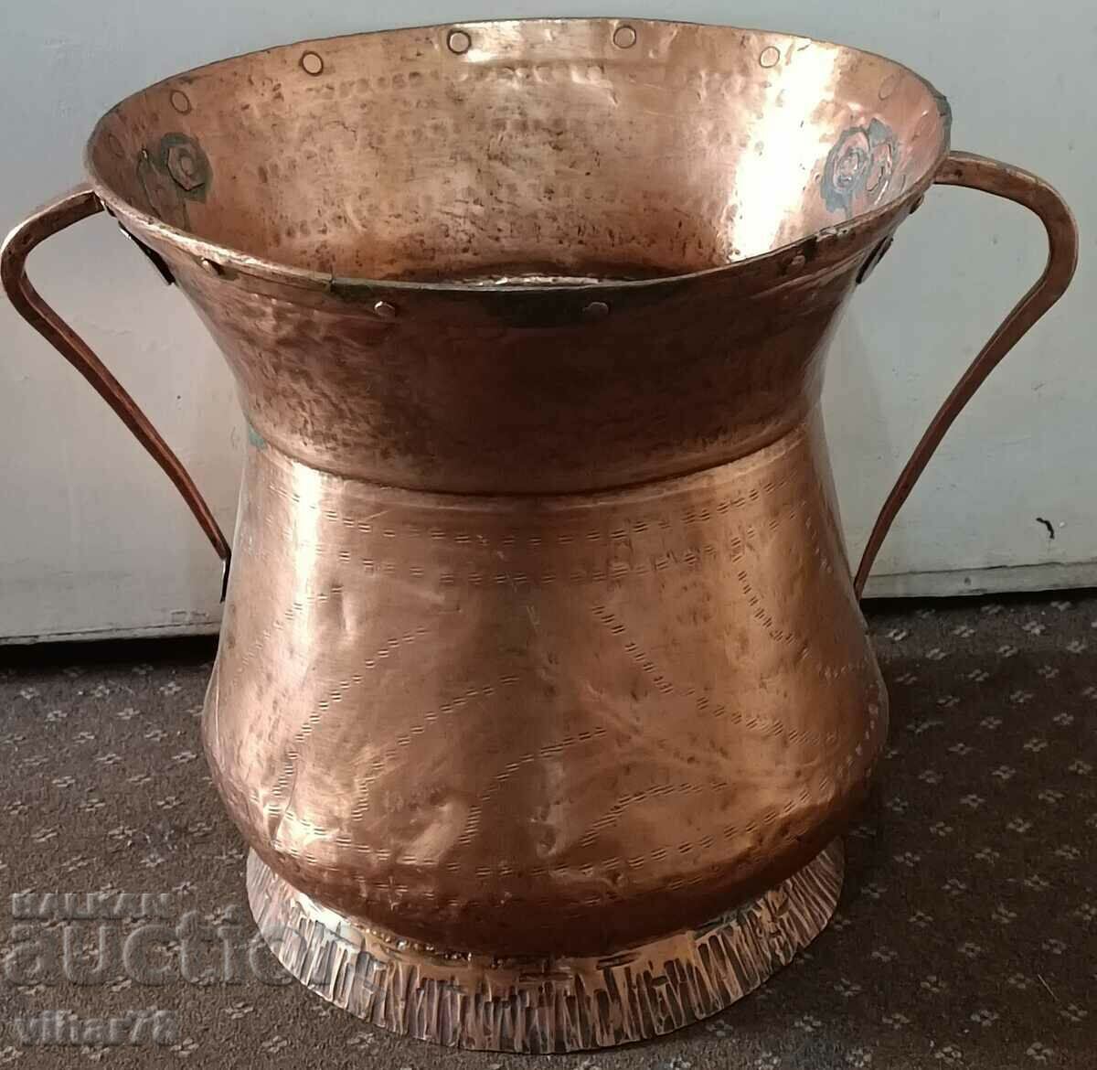 A large solid copper vessel - 7 A large solid copper vessel - 7