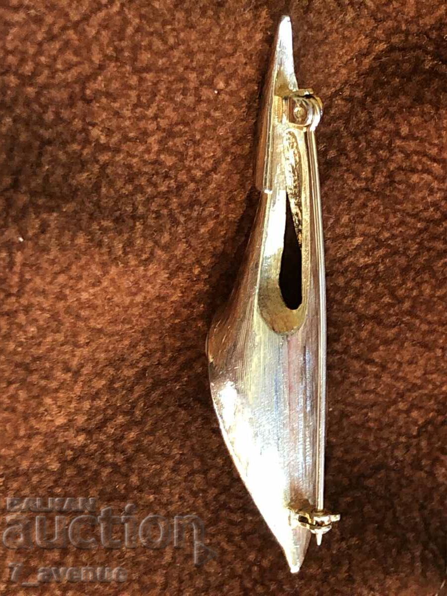 BROOCH with pearl with price 49.99 BGN | € 25.56 BROOCH with pearl with price 49.99 BGN | € 25.56