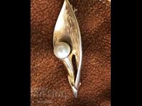 BROOCH with pearl