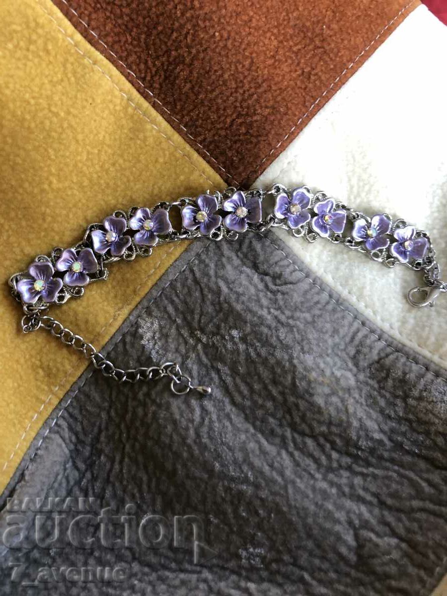 BRACELET WITH FLOWERS AND STONES with price 39.99 BGN | € 20.45 BRACELET WITH FLOWERS AND STONES with price 39.99 BGN | € 20.45
