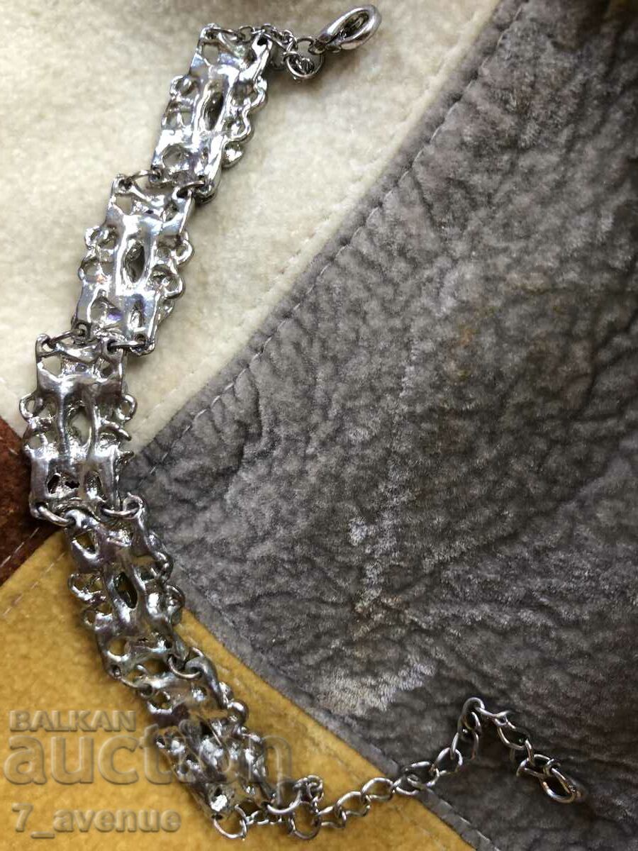 Auction BRACELET WITH FLOWERS AND STONES Auction BRACELET WITH FLOWERS AND STONES