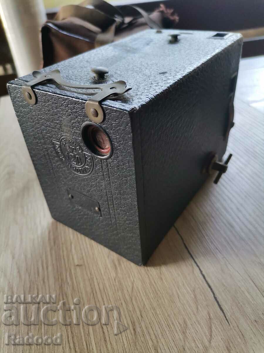 BROWNIE Canada 120 camera with price 100.00 BGN | € 51.13 BROWNIE Canada 120 camera with price 100.00 BGN | € 51.13