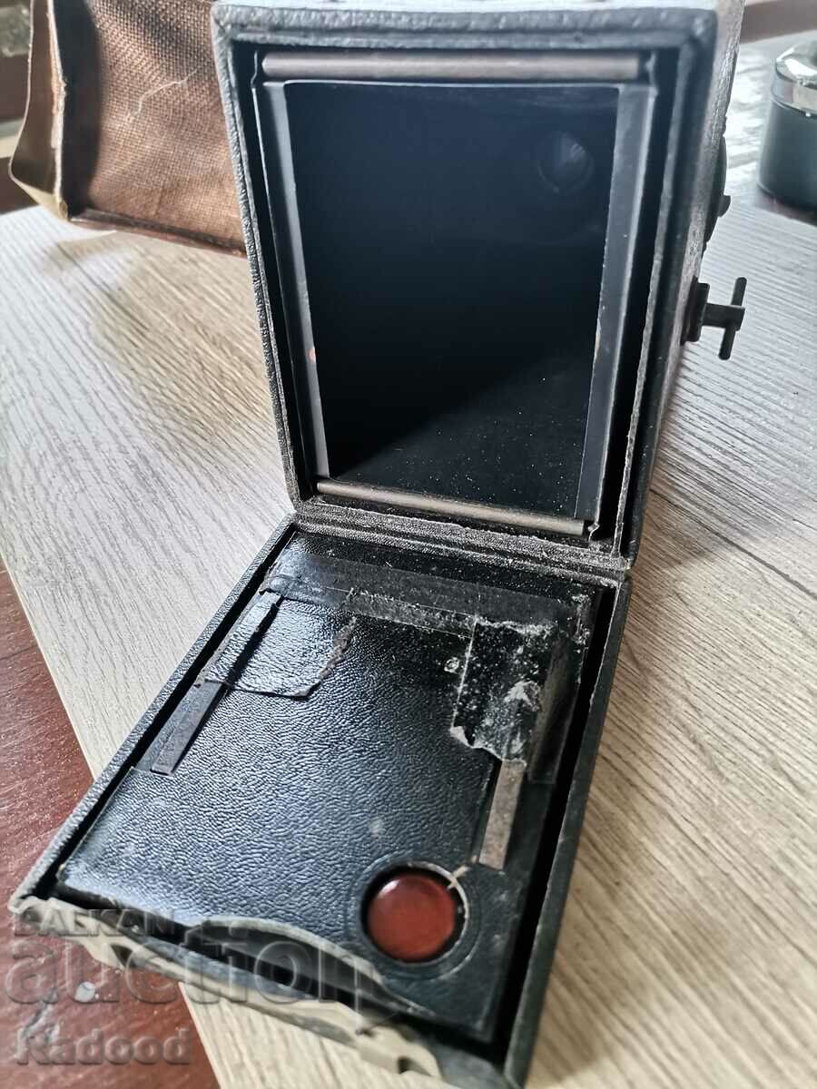 Delivery of BROWNIE Canada 120 camera Delivery of BROWNIE Canada 120 camera