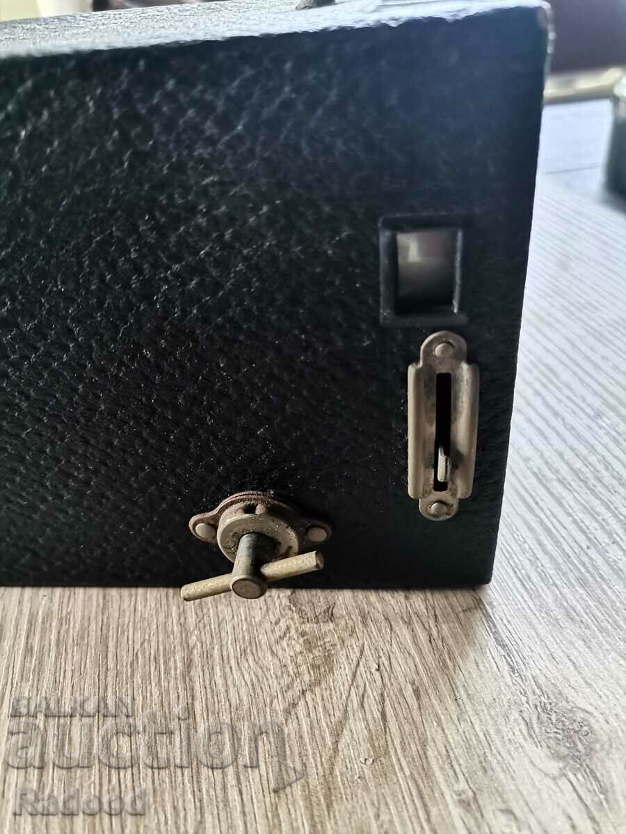 BROWNIE Canada 120 camera - 5 BROWNIE Canada 120 camera - 5