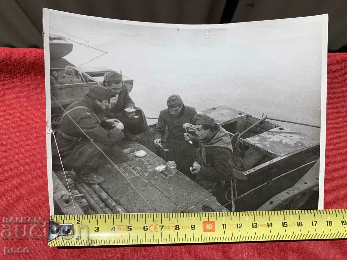 WWI 1944-45 Bulgarian military units Pontoneri having lunch with price 30.00 BGN | € 15.34 WWI 1944-45 Bulgarian military units Pontoneri having lunch with price 30.00 BGN | € 15.34