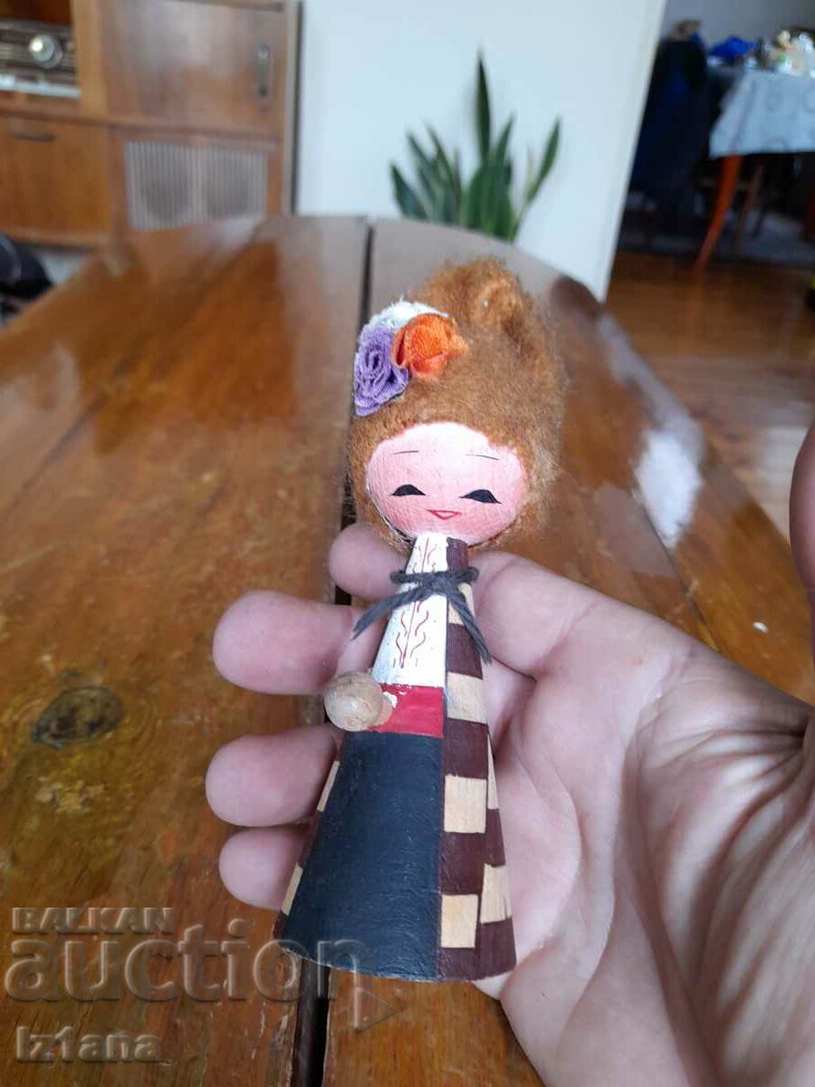 Folk figurine, doll with price 10.00 BGN | € 5.11 Folk figurine, doll with price 10.00 BGN | € 5.11