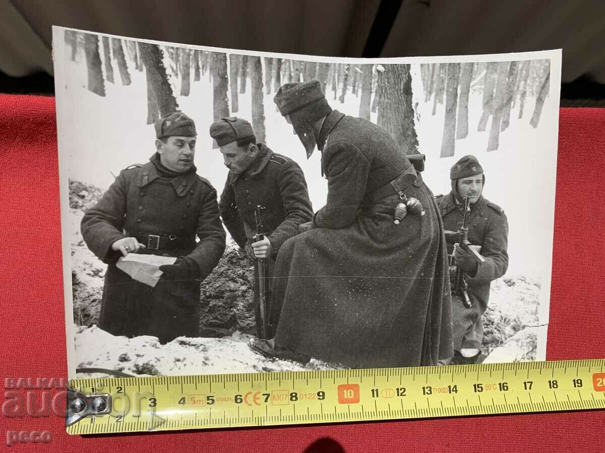 WWII 1944-45 Bulgarian military units Commanders Grenades with price 25.00 BGN | € 12.78 WWII 1944-45 Bulgarian military units Commanders Grenades with price 25.00 BGN | € 12.78