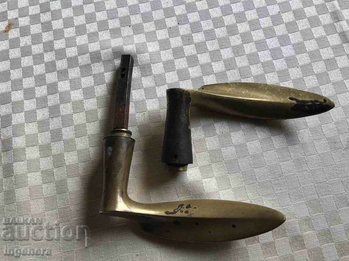 MÂNERE SCUT BRONZ ALAMA ANTICH - 5 MÂNERE SCUT BRONZ ALAMA ANTICH - 5